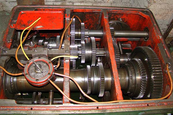 Передня бабка токарно-гвинторізного верстата 163